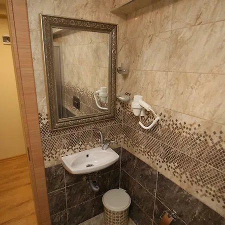 Yues Bed and Breakfast 2*